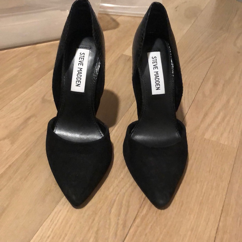 Gently worn suede/snake skin leather pump.
